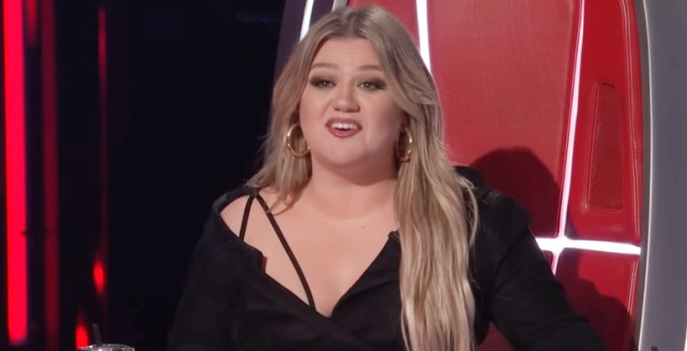The Voice Kelly Clarkson/Credit: YouTube