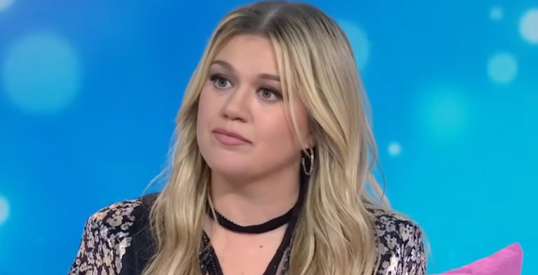 Kelly Clarkson/Credit: YouTube