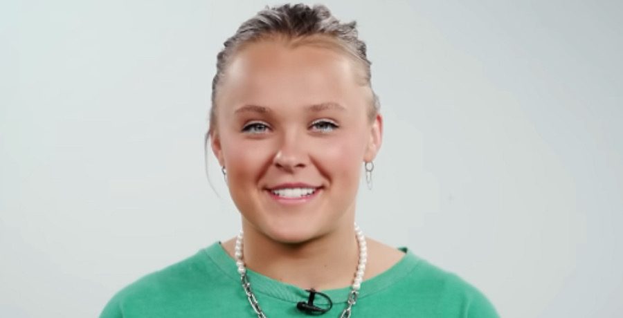JoJo Siwa ‘Desperate’ & ‘Obsessed’ On Date With Chris Hughes