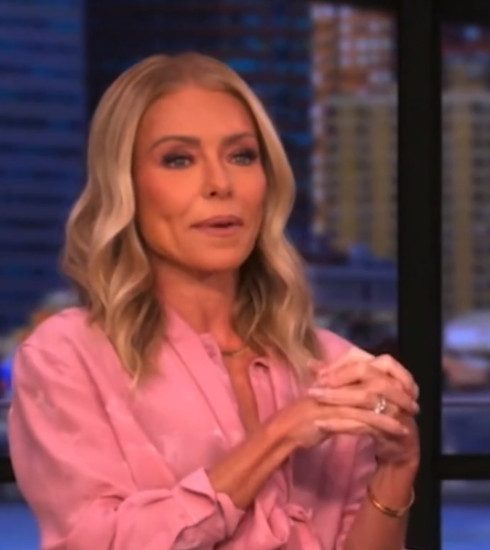 Kelly Ripa talks makeup mishap/Credit: TikTok