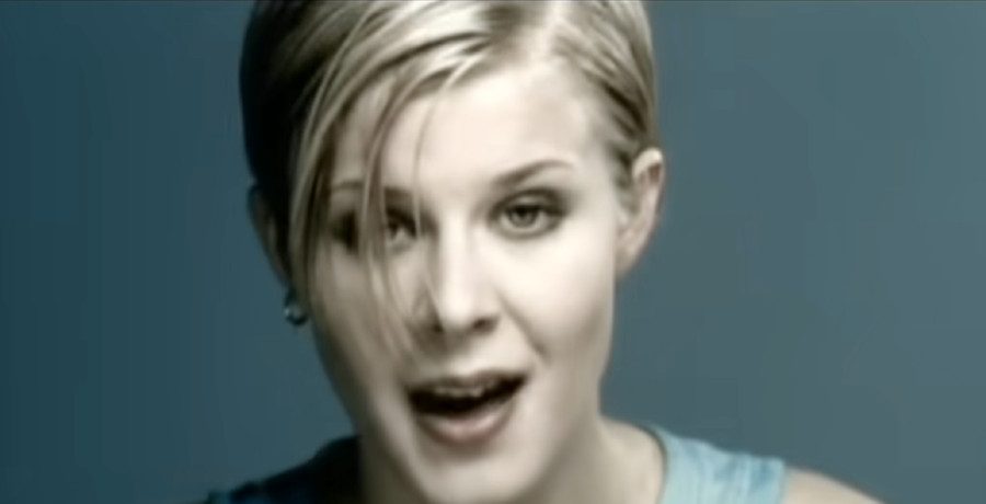 '90s Singer Robyn/Credit: YouTube