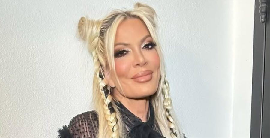 Tori Spelling Gives Up, Lives In ‘Borderline Hoarder’ House