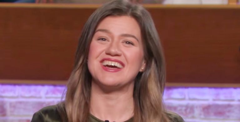 Kelly Clarkson/Credit: YouTube